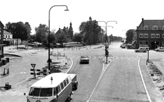 847336 Gezicht op de herinrichtingswerkzaamheden op kruispunt 'De Poort', in de S10 (de secundaire provinciale weg ...